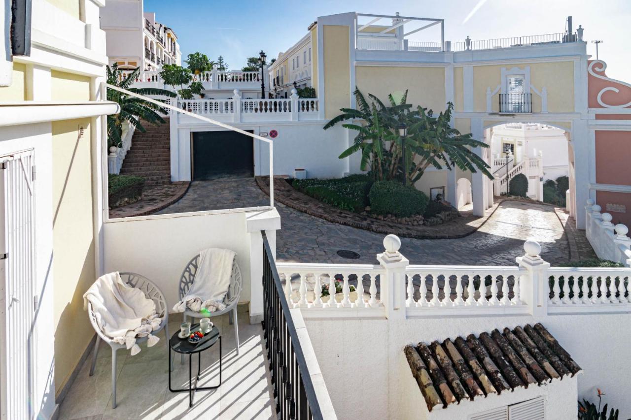 Stunning 2 Bedroom Townhouse With Serene Terrace And Charming Mountain Views Сasa de vacaciones Marbella