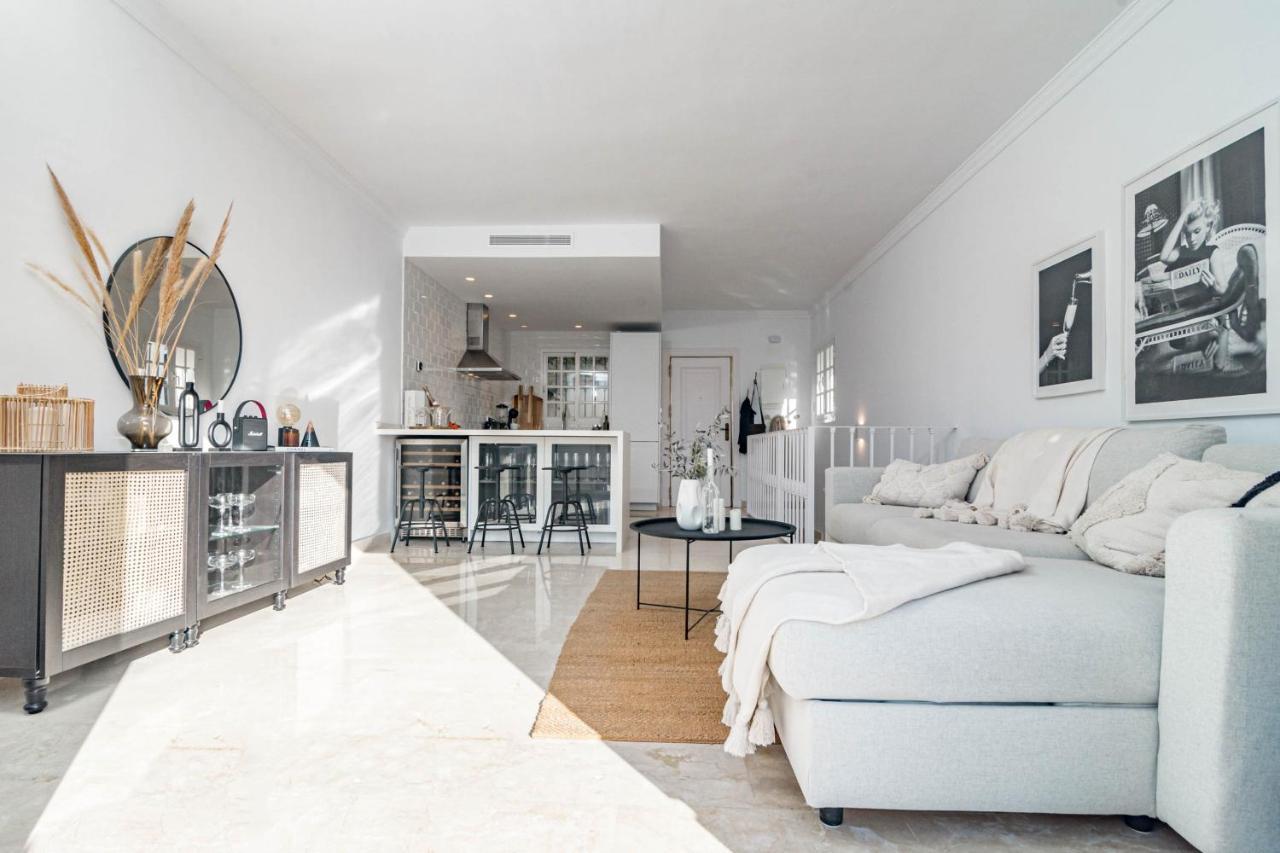 Stunning 2 Bedroom Townhouse With Serene Terrace And Charming Mountain Views Сasa de vacaciones Marbella