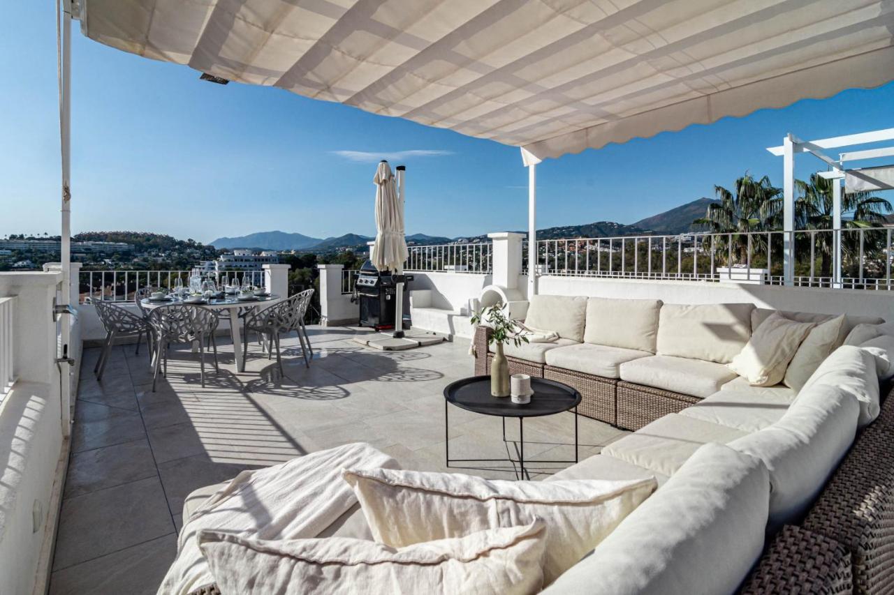 Stunning 2 Bedroom Townhouse With Serene Terrace And Charming Mountain Views Сasa de vacaciones